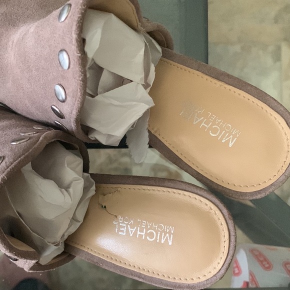 MICHAEL | MICHAEL KORS LOUISE STUDDED SUEDE HEELED MULES - Picture 10 of 11